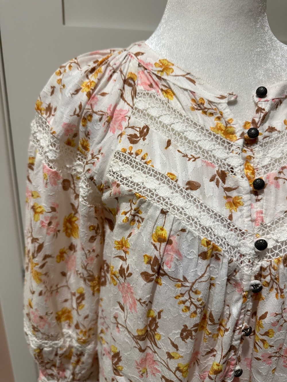 Anthropologie size S Harmony Peasant Blouse in Yellow, Brown, and Pink Floral - Picture 3 of 15